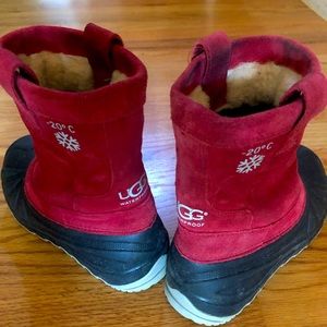 UGG waterproof snow boots great condition / size 12US